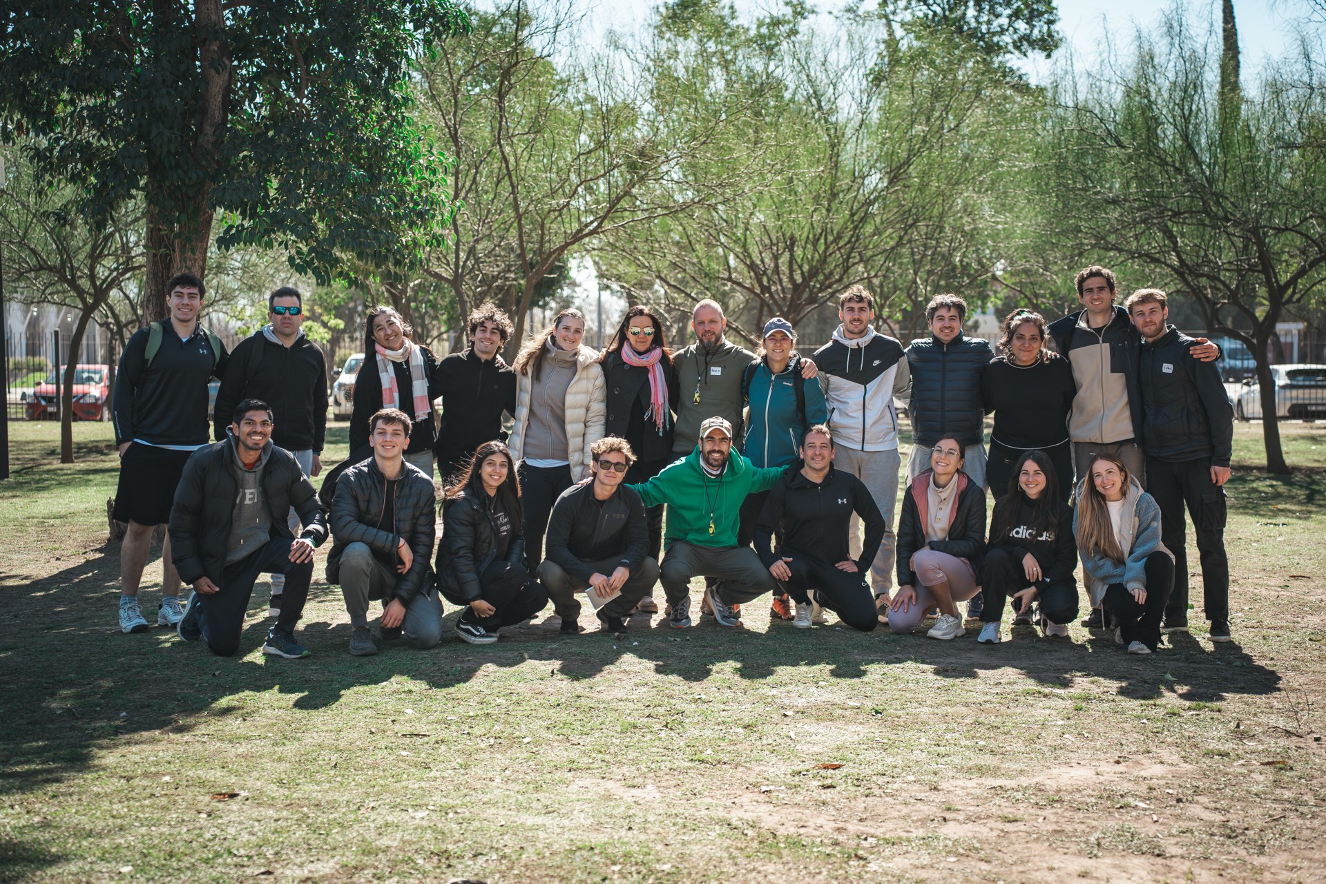 Equipo completo de una experiencia TRAMA reunido en el parque